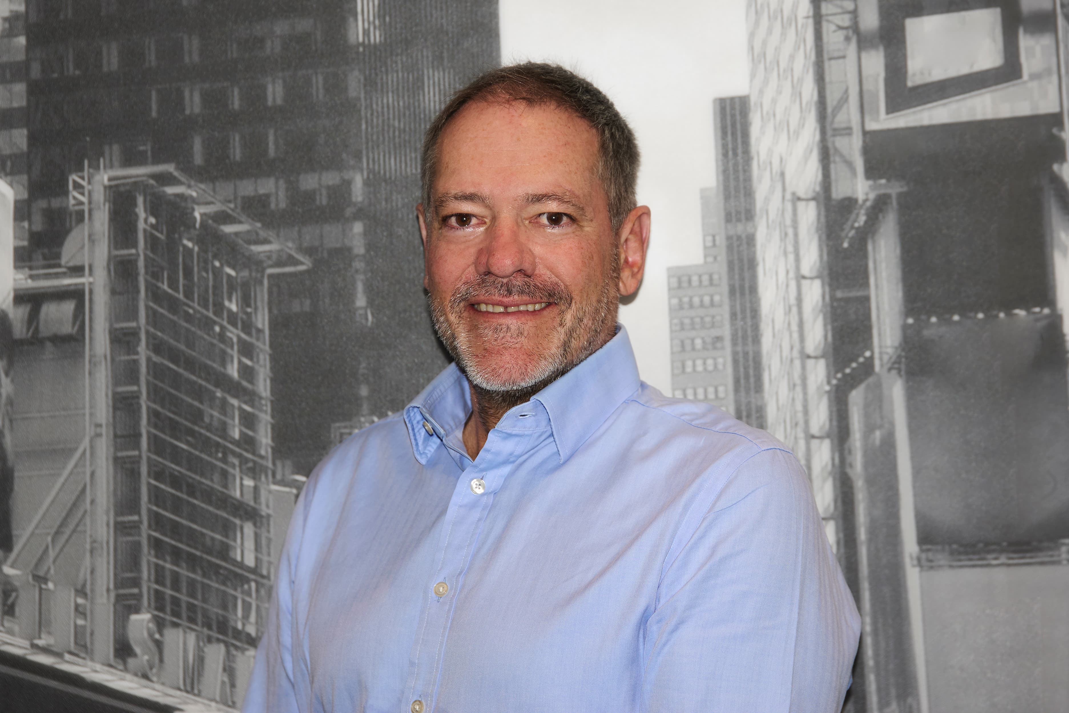 Professional portrait of Ross Reuvers, MBA